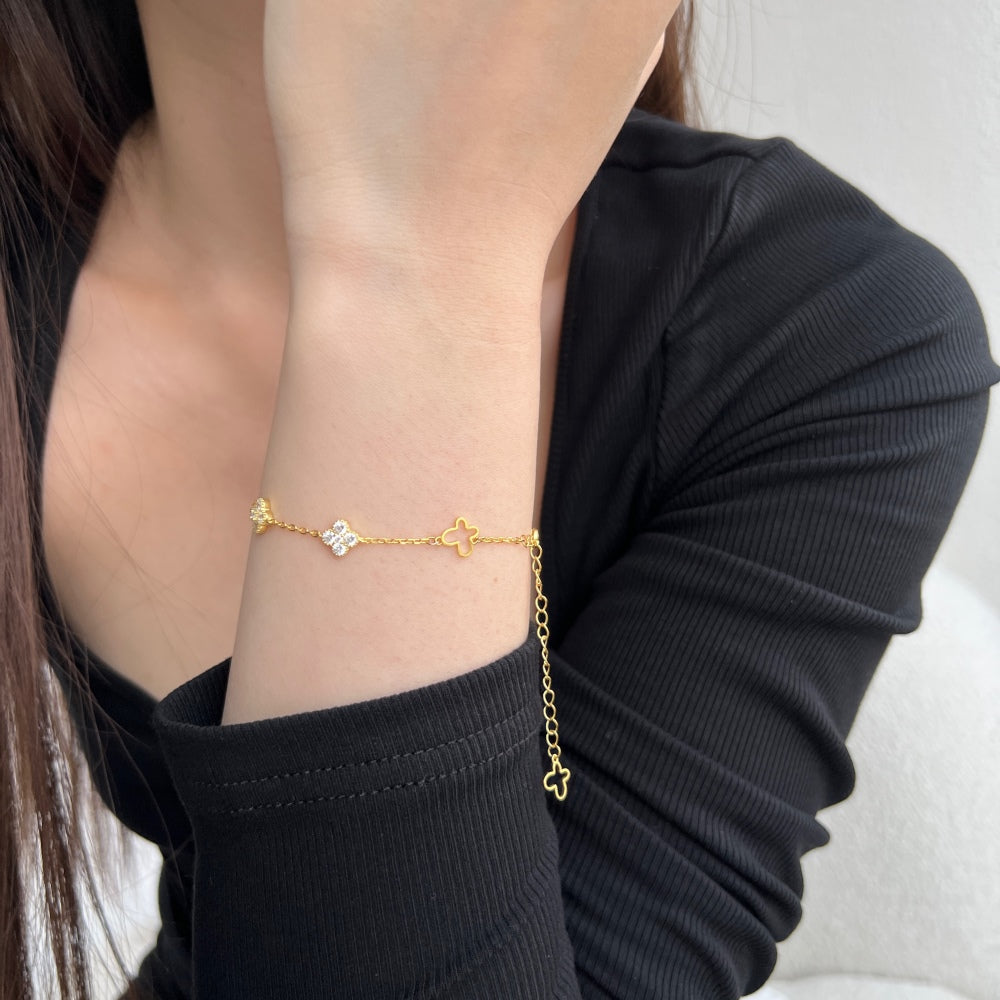 Clévaillé Golden Petals Bracelet