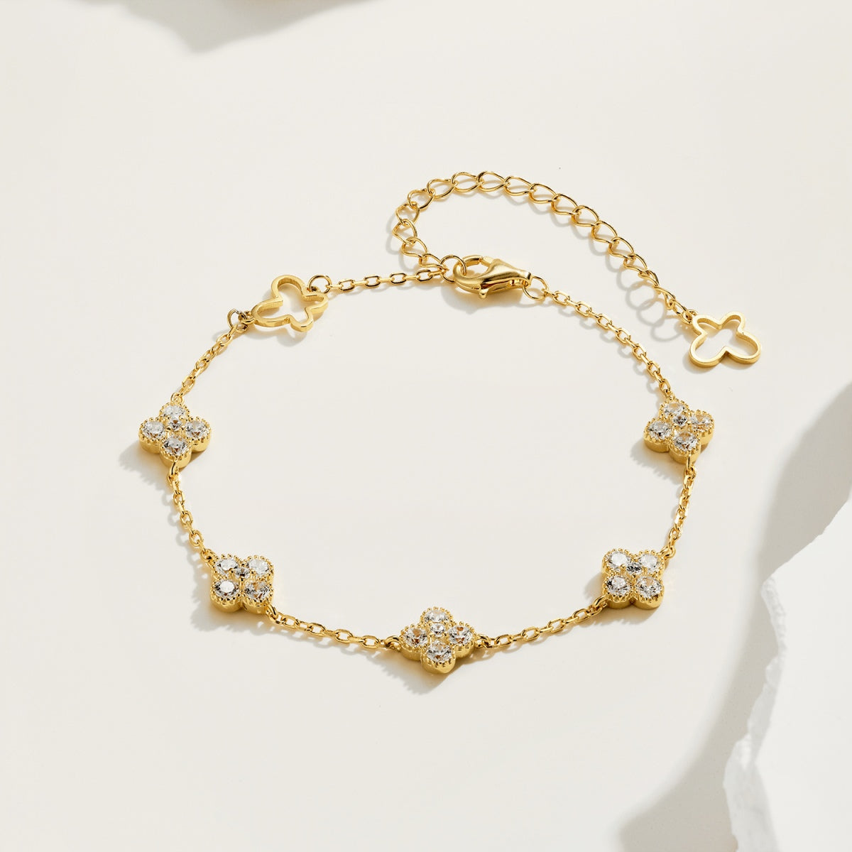 Clévaillé Golden Petals Bracelet