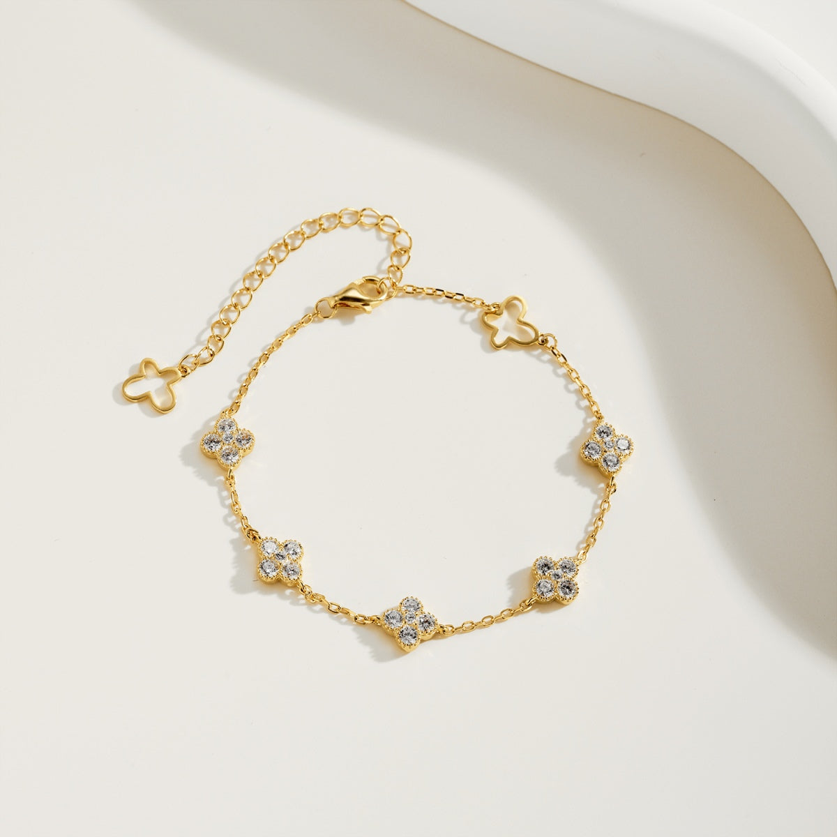 Clévaillé Golden Petals Bracelet